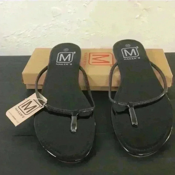 Makers Black Flip Flops - Picture 1 of 3